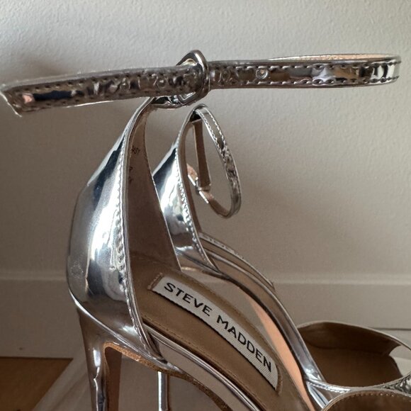 Steve Madden Wiley Silver Chrome Stiletto Heels Metallic Open Toe Size 6 NYE - Picture 7 of 14